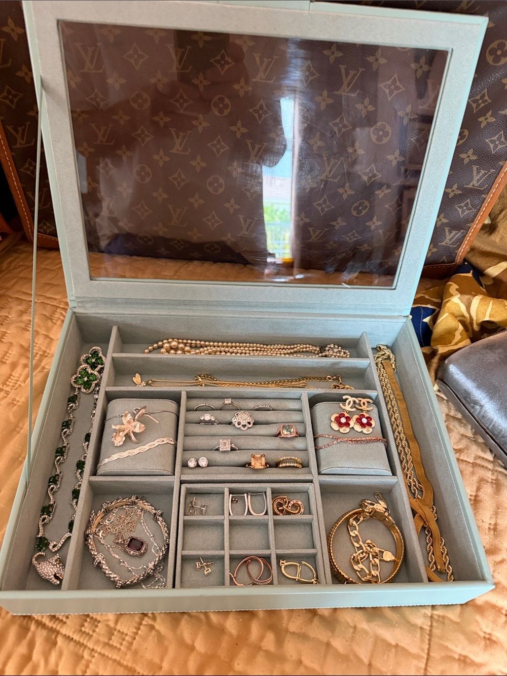 Wolf Leather Jewelry Box